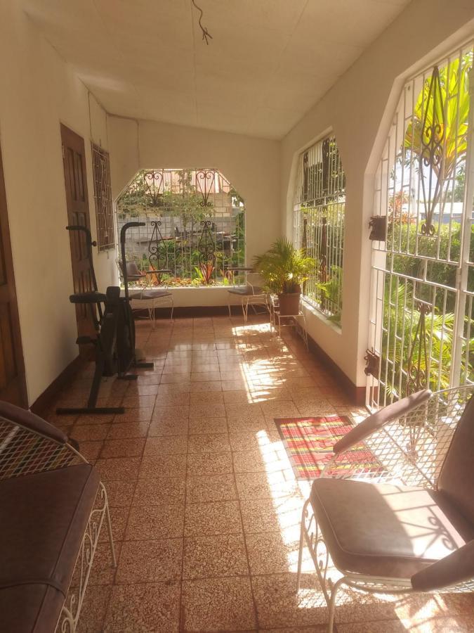 15 Min From The Airport In Kingston Jamaica公寓 外观 照片